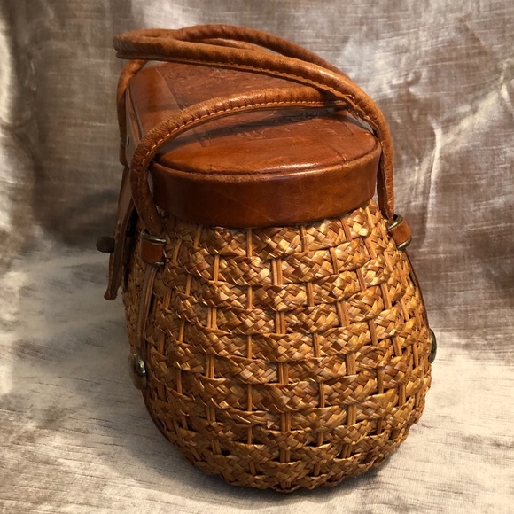 Vintage Tooled Leather Basket Purse - Picture 11 of 16